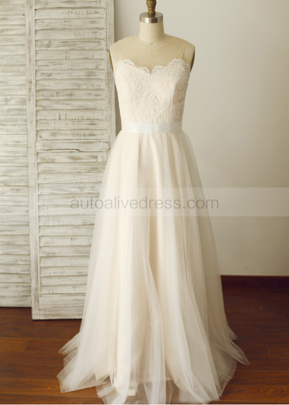 Chic Lace Tulle Pearl Buttons Back Wedding Dress